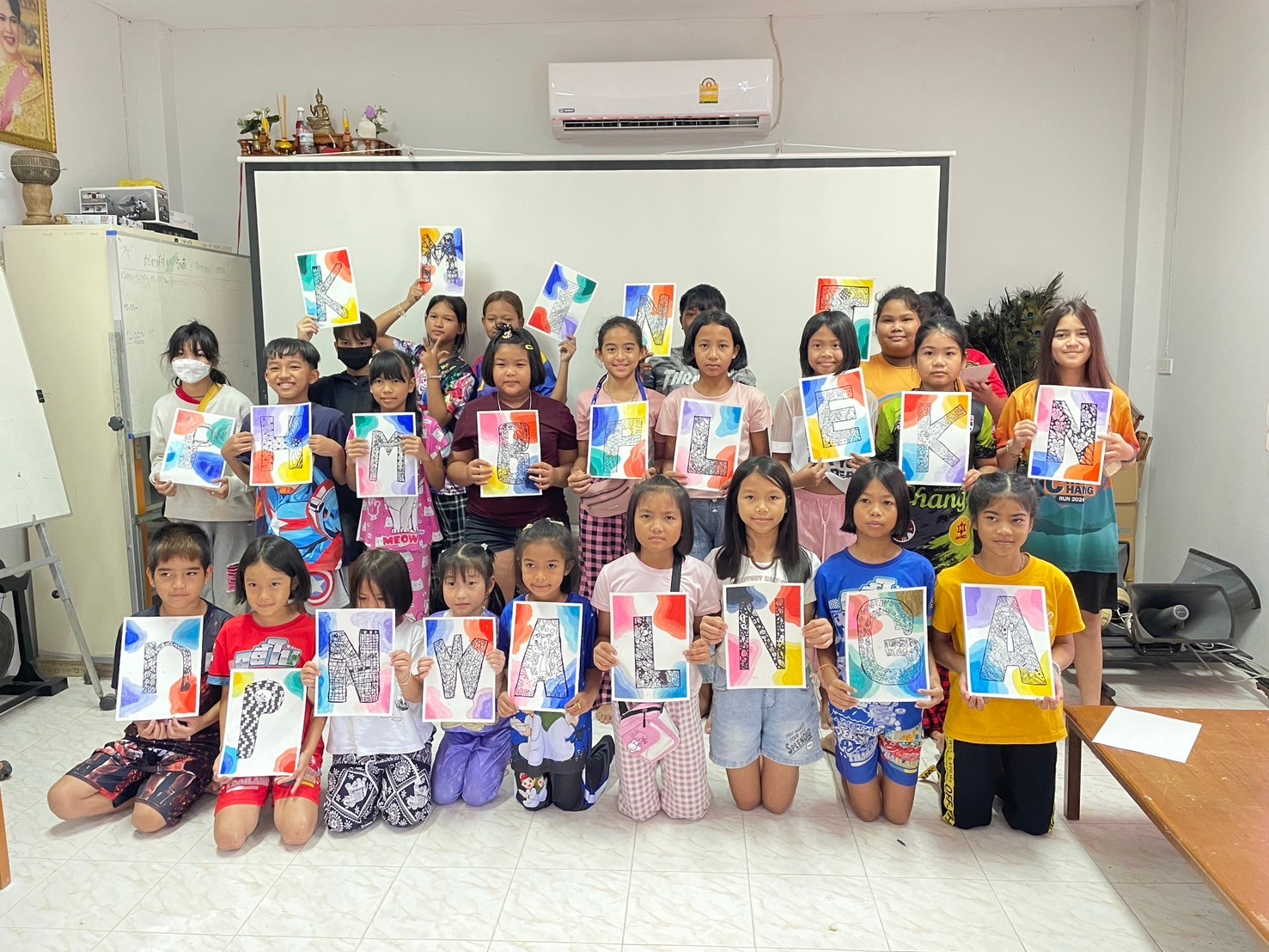 โครงการค่ายเด็กและเยาวชน  ประจำปีงบประมาณ 2567 หลักสูตรศิลปะเบื้องต้น วันที่ 3 กิจกรรมสีสันบนตัวอักษร