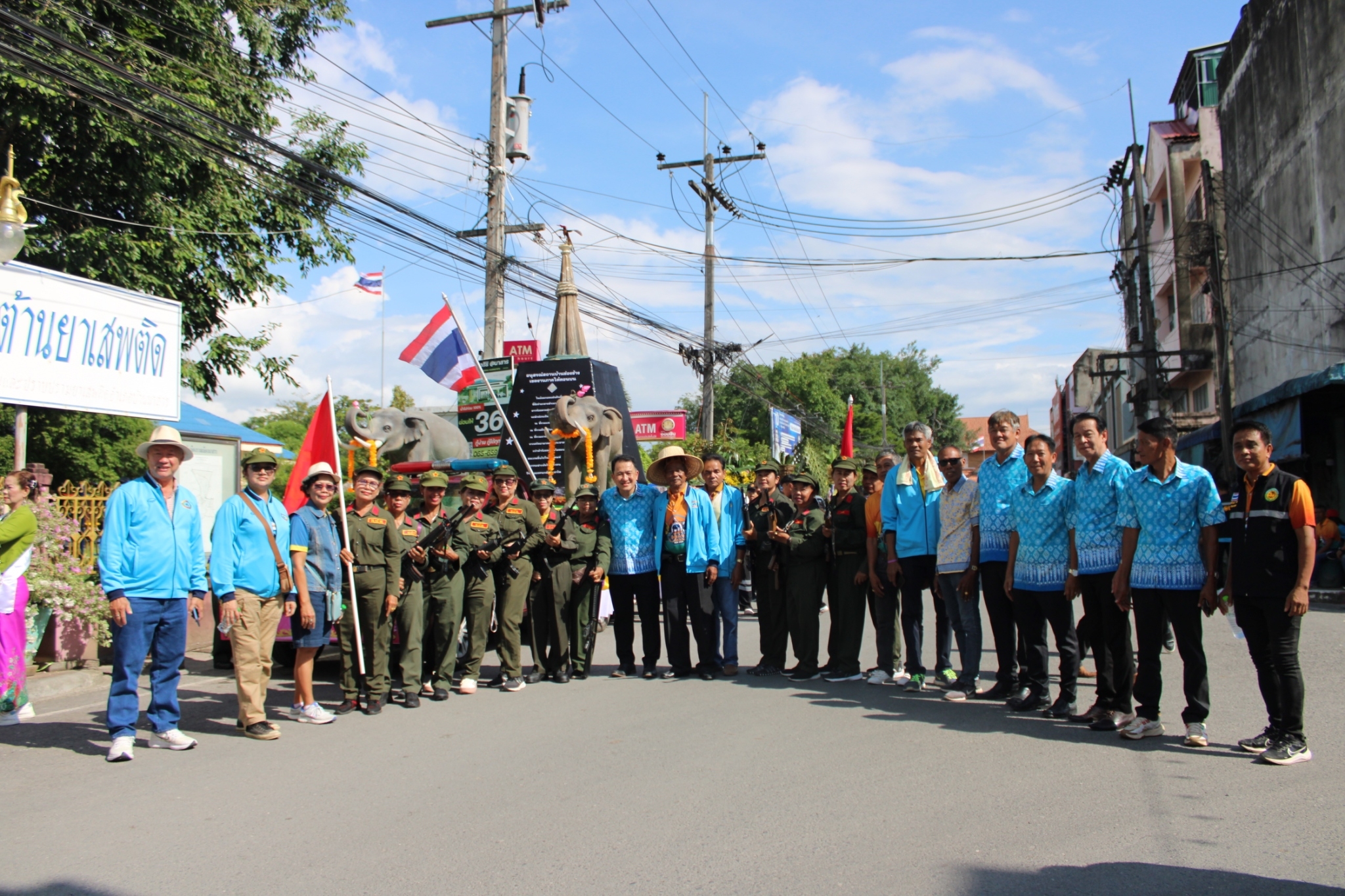 ในวันที่ 8 กรกฏาคม 2567  นายสมคิด  ดำฉวาง นายกเทศมนตรีตำบลพรุพี  นายวัชรินทร์  นาคกุล ประธานสภาเทศบาล และ คณะผู้บริหารฯ  สมาชิกสภาเทศบาล ข้าราชการ พนักงาน เจ้าหน้าที่   เข้าร่วมกิจกรรม  เปิดงานเทศกาลเงาะโรงเรียนนาสาร (GI) สุราษฎร์ธานี ครั้งที่ 32 ประจำปี 2567 ระหว่างวันที่ 4 – 16 กรกฎาคม 2567 ณ ริมคลองฉวาง อ.บ้านนาสาร จังหวัดสุราษฎร์ธานี