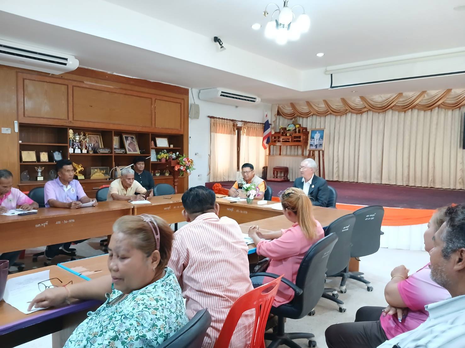 นายวันชัย ตั้งฐานานุศักดิ์ รองนายกเทศมนตรีตำบลพรุพี ประชุมคณะกรรมการชุมชนเทศบาลตำบลพรุพี ประจำเดือนกุมภาพันธ์ 2568 ณ ห้องประชุมเทศบาลตำบลพรุพี
20 กุมภาพันธ์ 2568 :13.30 น.