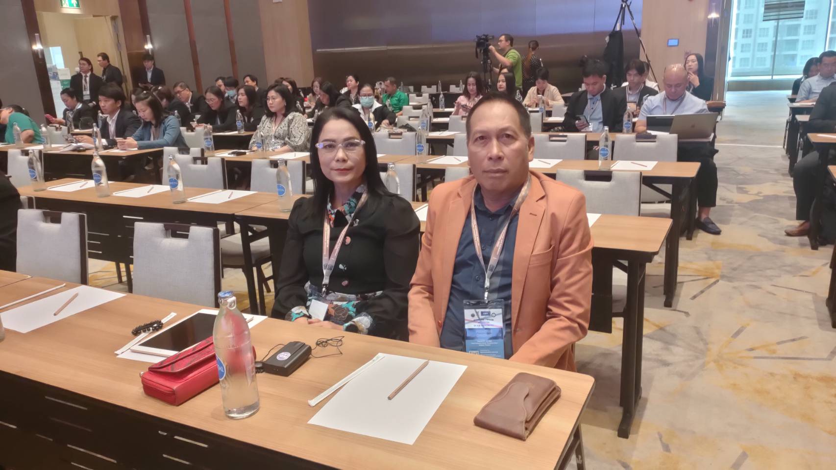 เทศบาลตำบลพรุพี โดยนายพรชัย  ชูชาติ รองนายกเทศมนตรี และ นางสาวกนกณัฐ  อนุพงศ์  รองปลัดเทศบาล เข้าร่วม เวทีสัมมนาระดับนานาชาติและนิทรรศการด้านนวัตกรรมท้องถิ่น 2568 ระหว่างวันที่ 21-22 กุมภาพันธ์ 2568  ณ โรงแรมแกรนด์ ริชมอนด์ สไตลิส คอนเวนชั่น โฮเทล จังหวัดนนทบุรี จัดโดย มหาวิทยาลัยนวมินทราธิราช สนับสนุนทุนการวิจัยและการจัดการประชุมโดย หน่วยบริหารและจัดการทุนด้านการพัฒนาระดับพื้นที่(บพท.) กระทรวงการอุดมศึกษา วิทยาศาสตร์ วิจัยและนวัตกรรม  โดยนาย ศุภชัย ใจสมุทร ผู้ช่วยรัฐมนตรีว่าการกระทรวงอุดมศึกษา เป็นประธานพิธีเปิด
