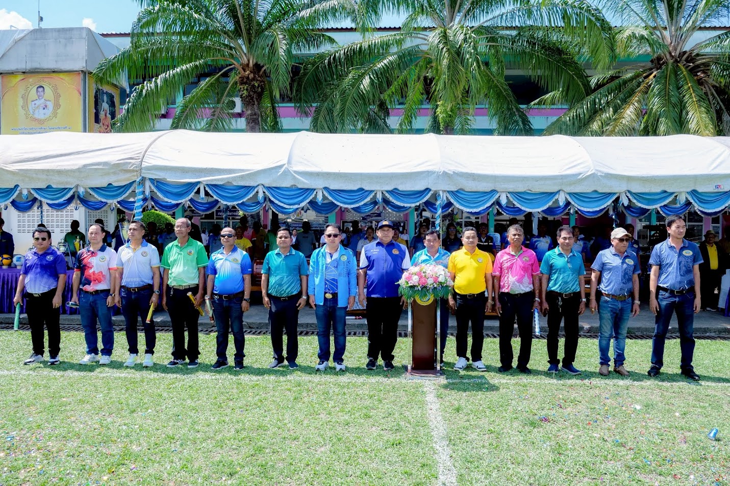 📌 เทศบาลตำบลพรุพี เข้าร่วมพิธีเปิดและเดินขบวนพาเหรด โครงการแข่งขันกีฬาต้านยาเสพติด อปท.คัพ อำเภอบ้านนาสาร ประจำปี 2568
นำโดย นายนิติเทพ ศรีสุข นายกเทศมนตรีตำบลพรุพี พร้อมด้วยคณะผู้บริหาร สมาชิกสภา และพนักงานเทศบาลตำบลพรุพี
โดยมี นายอุทัย เทือกสุบรรณ นายอำเภอบ้านนาสาร เป็นประธานในพิธีเปิด
🗓 วันที่ 18 สิงหาคม 2568
📍 ณ สนามกีฬาโรงเรียนบ้านนาสาร อำเภอบ้านนาสาร จังหวัดสุราษฎร์ธานี