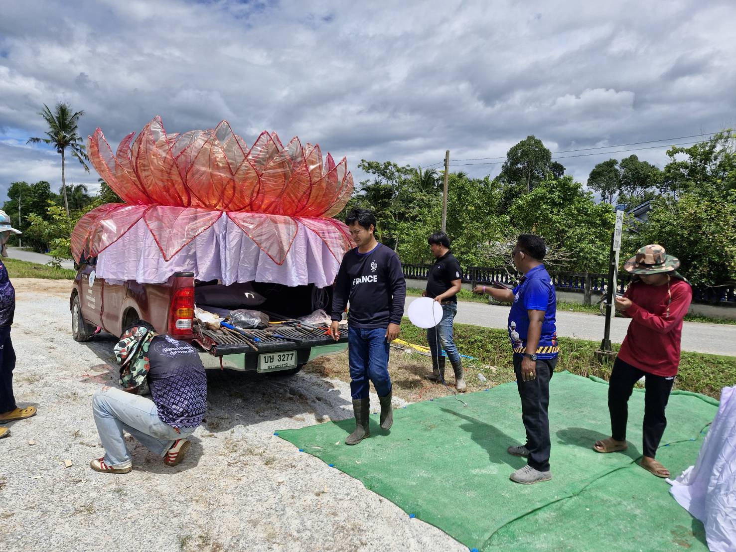 เทศบาลตำบลพรุพี จัดทำสถานที่ลอยกระทง ประจำปี 2568 ณ ริมคลองสูญ หมู่ที่ 5 บ้านห้วยล่วง ใกล้แล้วเสร็จ พร้อมนี้ ขอขอบพระคุณผู้ให้การสนับสนุน ทุกท่านเป็นอย่างสูง มา ณ โอกาสนี้