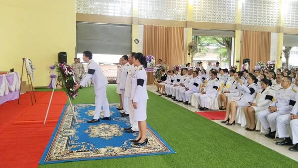 🗓️ วันอังคารที่25 พฤศจิกายน 2568  
🕊️ นายนิติเทพ  ศรีสุข  นายกเทศมนตรีตำบลพรุพี  นายพรชัย  ชูชาติ  รองนายกเทศมนตรีตำบลพรุพี นายไพโรจน์  ยงทิว รองนายกเทศมนตรีตำบลพรุพี นางสาวนิภัทรา  พัฒนชู เลขานุการนายกฯ นางสาวกนกณัฐ  อนุพงศ์ รองปลัดเทศบาล รักษาราชการแทน ปลัดเทศบาล พร้อมด้วย สมาชิกสภาเทศบาล หัวหน้าส่วนราชการ และ พนักงานเทศบาลตำบลพรุพี เข้าร่วมกิจกรรมเฉลิมพระเกียรติพระบาทสมเด็จพระมงกุฎเกล้าเจ้าอยู่หัว
