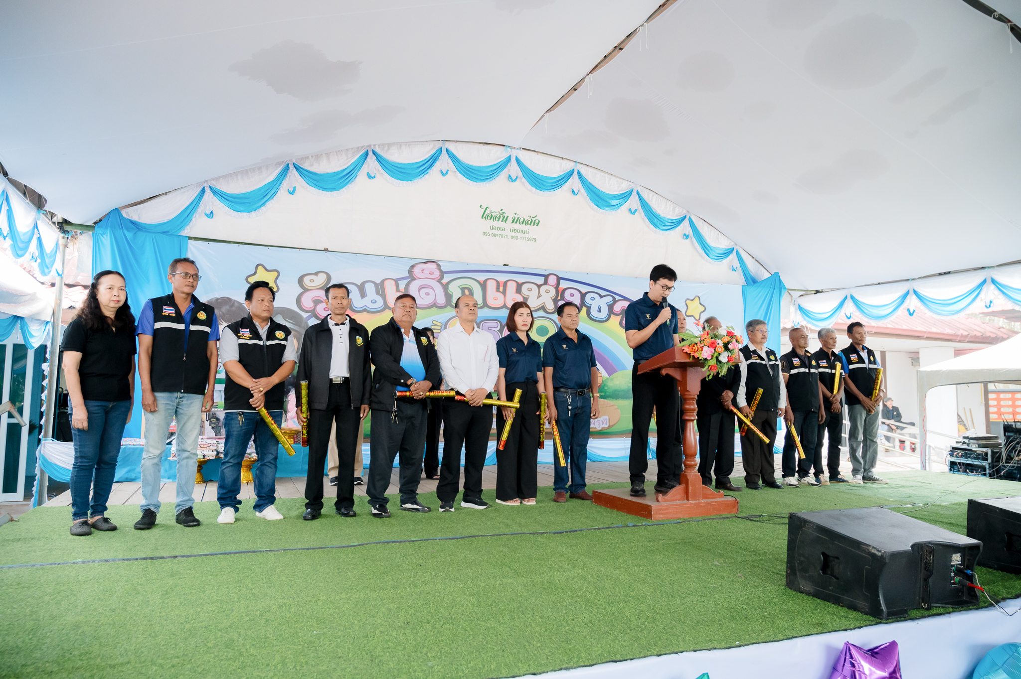 🎉👧🧒 โครงการจัดกิจกรรมวันเด็กแห่งชาติ ประจำปีการศึกษา 2569 👧🧒🎉
🔗 ชมภาพกิจกรรมทั้งหมดกว่า 800 ภาพได้ที่นี่👇🏻
https://photos.app.goo.gl/47z86xH2bDda8Np26
📅 วันที่ 10 มกราคม 2569
📍 ณ เทศบาลตำบลพรุพี
เทศบาลตำบลพรุพีจัดกิจกรรมวันเด็กแห่งชาติ เพื่อสร้างความสุขและส่งเสริมพัฒนาการของเด็กและเยาวชน
โดยมี นายนิติเทพ ศรีสุข นายกเทศมนตรีตำบลพรุพี เป็นประธานในพิธีเปิด
ภายในงานมีกิจกรรมหลากหลาย ทั้งซุ้มกิจกรรมจากโรงเรียนในพื้นที่ ซุ้ม “ข.ไข่อะไรเอ่ย” ให้ลุ้นรางวัล
รวมถึงซุ้มจากชุมชนหน่วยงานต่างๆร่วมแจกขนม ของขวัญ และของรางวัลมากมาย 🎁✨
🙏 ขอขอบคุณ คณะผู้บริหาร  สมาชิกสภาเทศาบาลตำบลพรุพี คณะครู โรงเรียนในพื้นที่ ชุมชน ผู้ปกครอง และทุกภาคส่วน
ที่ร่วมแรงร่วมใจสนับสนุนการจัดกิจกรรมในครั้งนี้