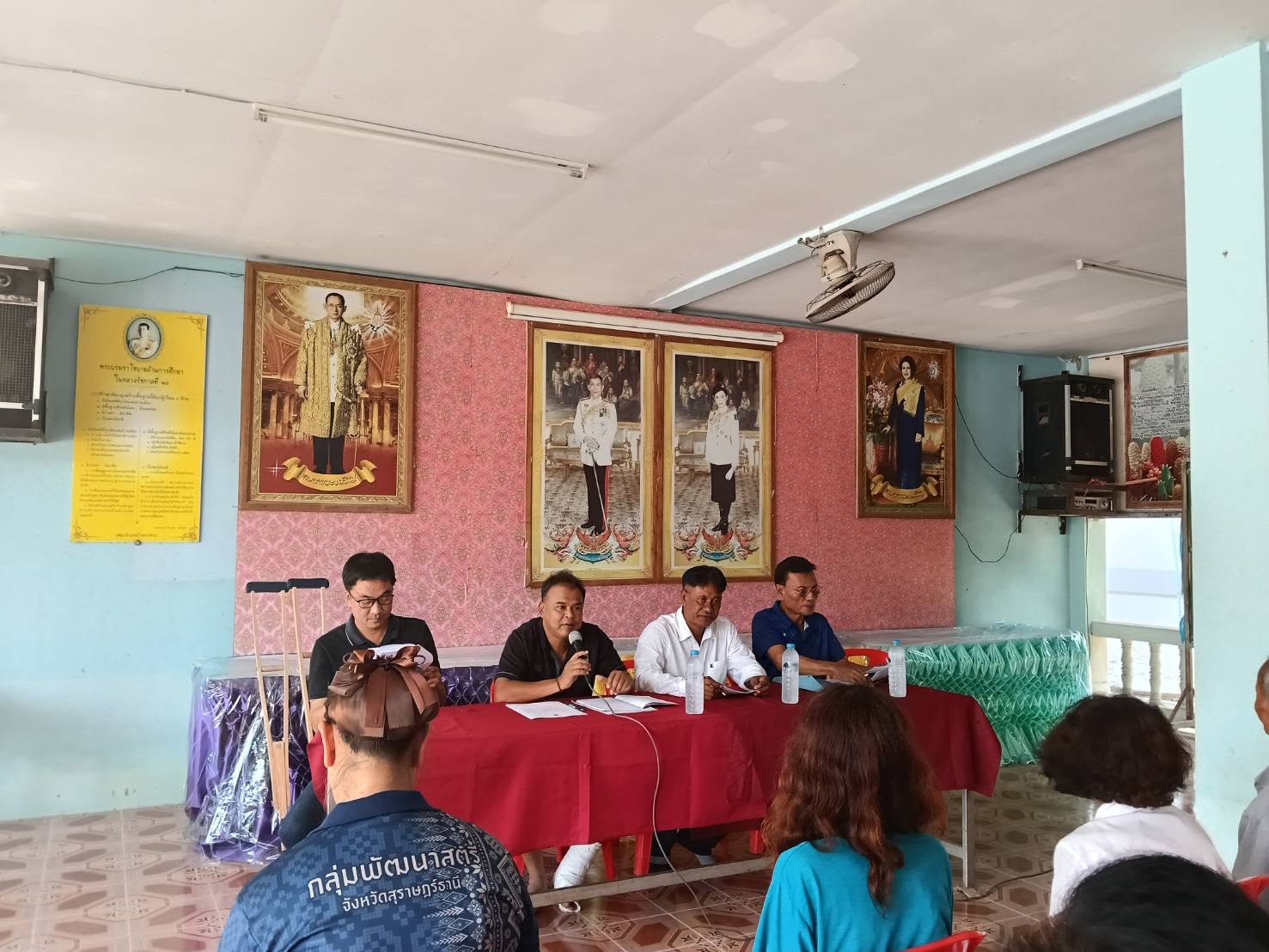 🎯วันที่ 9 กันยายน 2569 
นายนิติเทพ  ศรีสุข นายกเทศมนตรีตำบลพรุพี พร้อมด้วยผู้ช่วยผู้บริหาร ผู้นำท้องถิ่น และผู้อำนวยการกองช่าง ได้เข้าร่วมประชุมหมู่บ้าน หมู่ที่ 2 บ้านทุ่งทือ เมื่อเวลา 13.00 น. เพื่อร่วมรับฟังปัญหาและความต้องการของประชาชน และปรึกษาหารือข้อราชการต่าง ๆ โดยที่ประชุมหมู่บ้านได้มีมติเห็นชอบเป็นเอกฉันท์ให้เทศบาลตำบลพรุพี ดำเนินการโครงการพัฒนา ดังนี้
1. โครงการก่อสร้างสะพานข้ามคลอง (คลองพรง) หมู่ที่ 2 ตำบลพรุพี อำเภอบ้านนาสาร
2. โครงการติดตั้งเครื่องสลายหินปูนระบบประปาหมู่บ้าน หลังโรงเรียนบ้านควนเนียง หมู่ที่ 2 บ้านทุ่งทือ