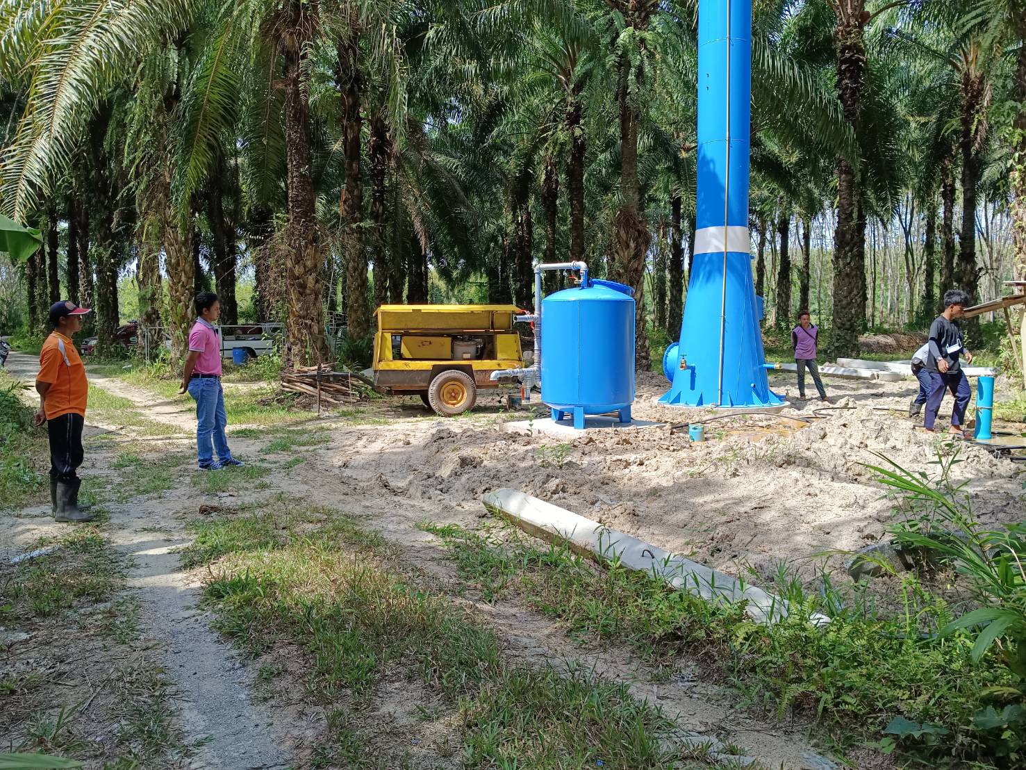 เป่าล้างบ่อบาดาล ก่อนลงเครื่องสูบน้ำ ระบประปา ม.5 บ้านห้วยล่วง  ทต.พรุพี